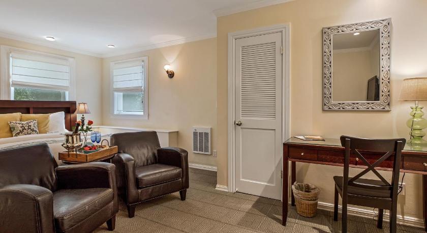 Image of Standard King Room 4