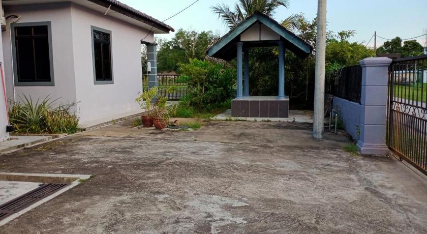 Rumah Tamu Pekan (semi D) photo