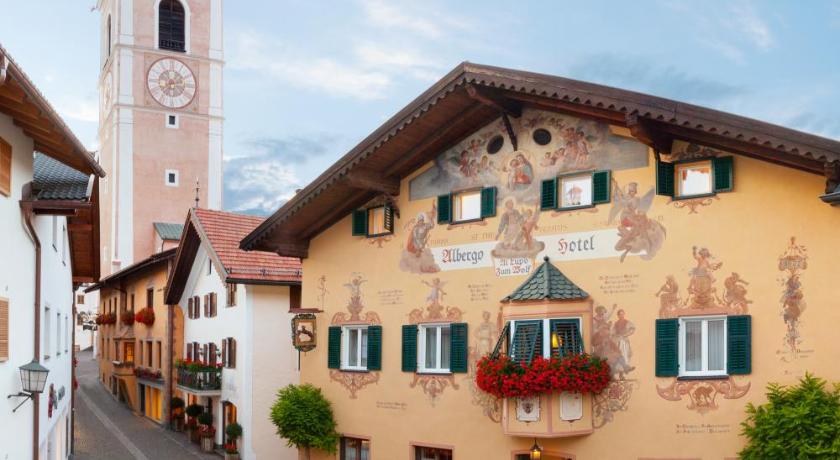 Hotel zum Wolf photo