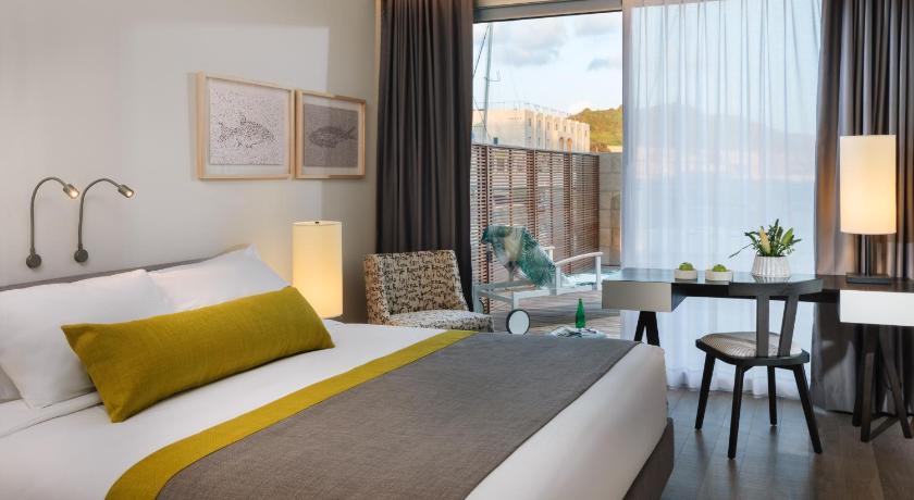 Image of Executive Suite with Pool View And Balcony 3