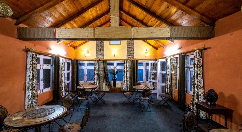 Mountain Hideout, Boutique room close to Binsar by Roamhome photo