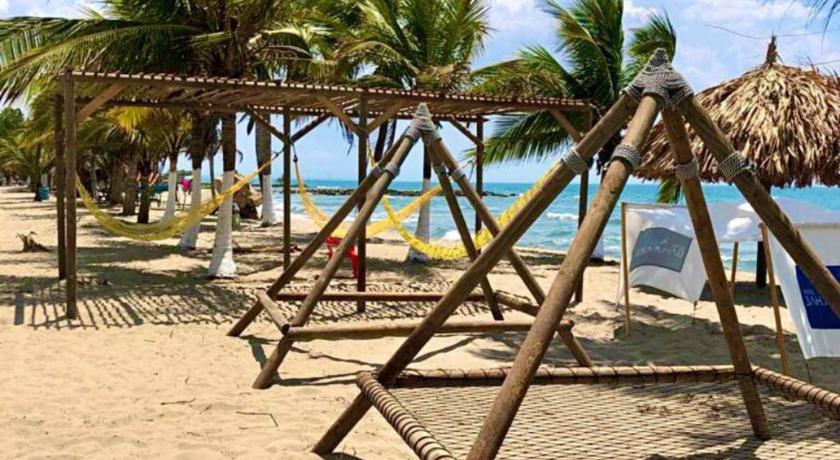 Cabanas Familiares en Covenas con Piscina frente a la Playa photo