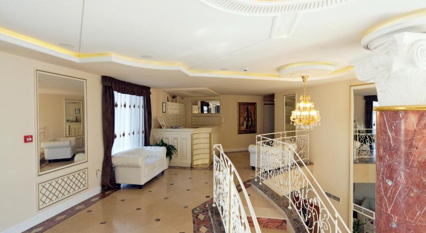 Hotel Golden Ina photo