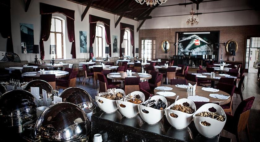 ムダニヤ Montania Special Class Hotel 4つ星 ホテル レストラン