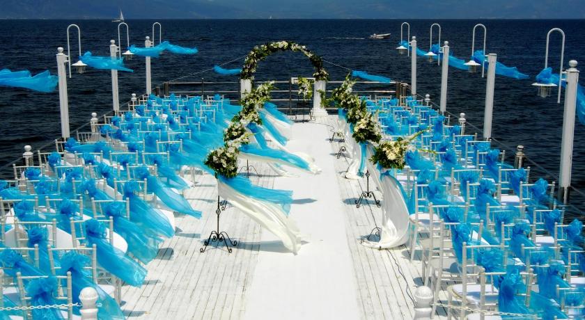 ムダニヤ Montania Special Class Hotel 4つ星 ホテル レストラン