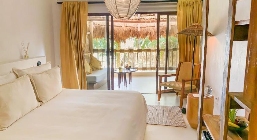Image of Deluxe Partial Sea View 8