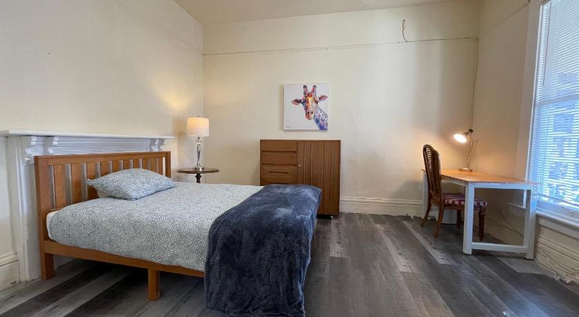 Cheerful 4b/2b Residential home in Berkeley photo