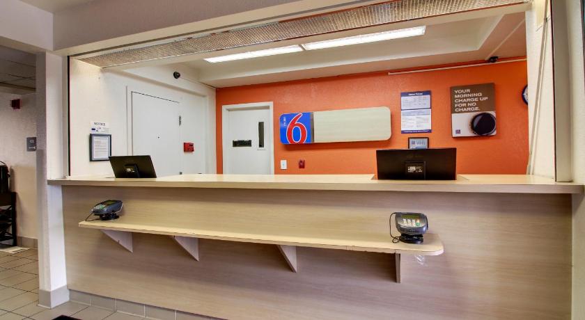 Motel 6-Altoona, IA - Des Moines East photo