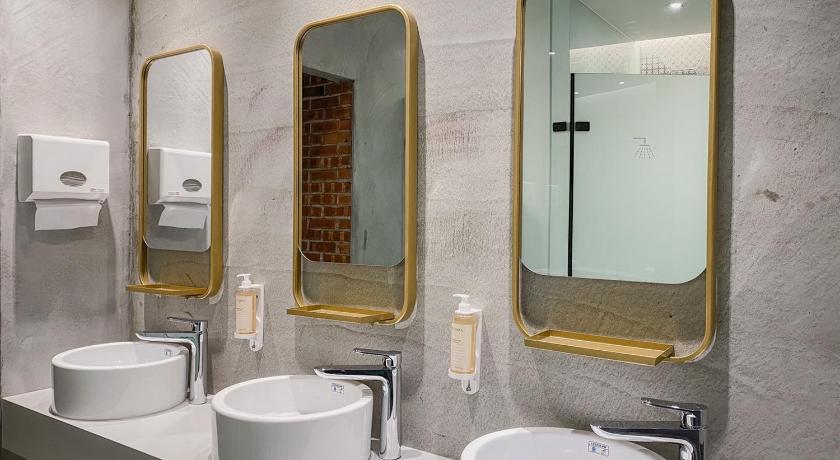 Oinn Hotel & Hostel Chiayi photo