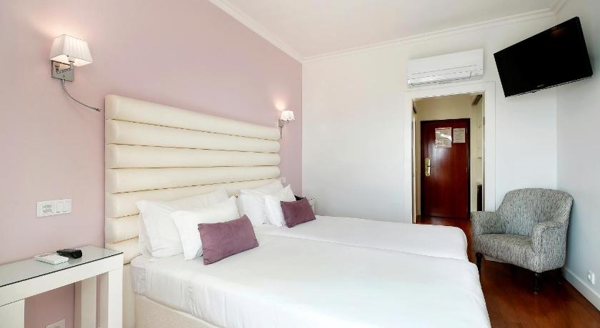 Image of Twin Room with Sea View and Public Terrace 4