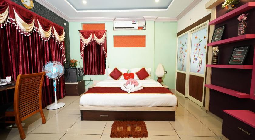 Srinikethana Home Stay with Swimming Pool photo