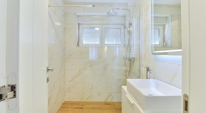 Zara Lumina Apartment photo