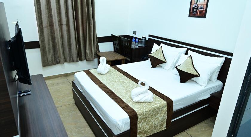 MR Residency Hungund — Hotel in Amingad