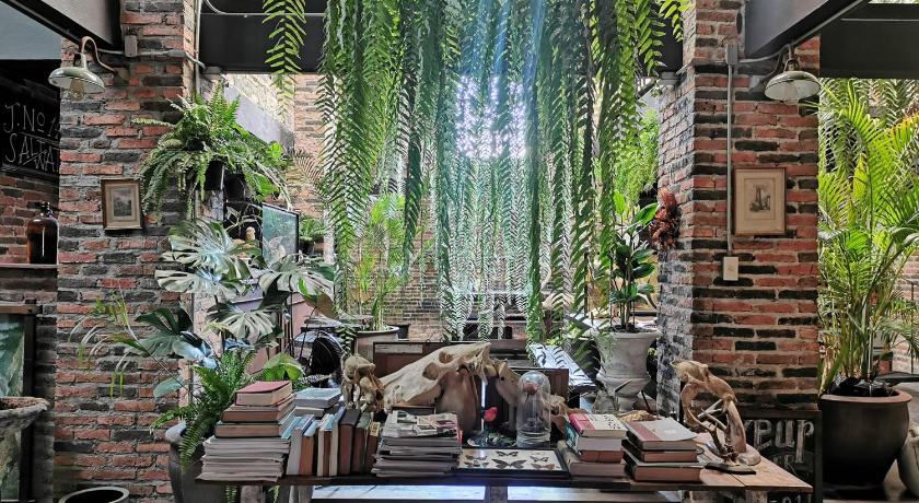 Bangkok J No.14 3-Star Hotel lobby