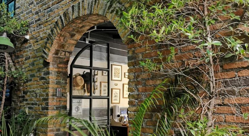 Bangkok J No.14 3-Star Hotel exterior