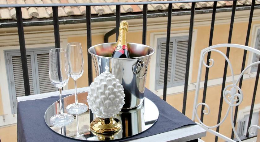 HELMIRAGE PIAZZA DI SPAGNA SUITE photo