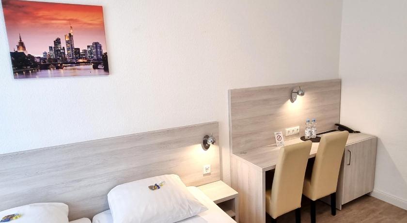 Adler Hotel Frankfurt photo