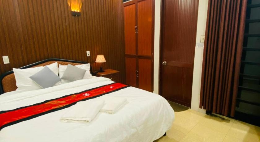 a hotel room with a bed and a dresser, Hue Happy Homestay in Hue