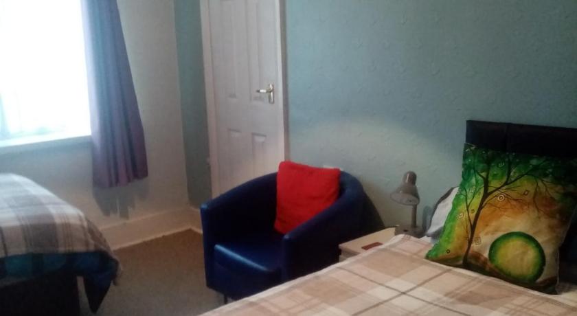 Image of Twin Room with Private Bathroom 3