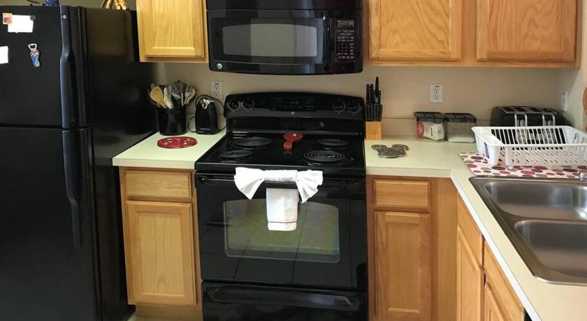 Bright & Sunny 4 BR 4 Bath Home Near Attractions photo