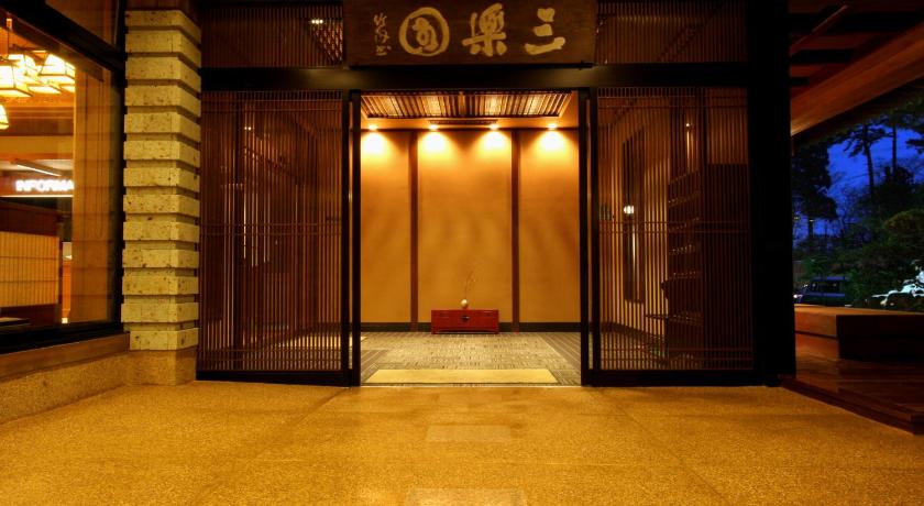Entrance, Ryokan Sanrakuen in Takaoka