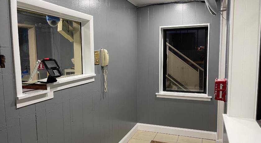 Crown Inn Motel photo