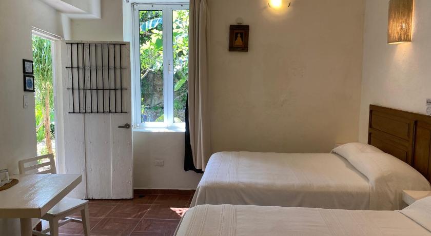 Image of Double Room with Two Double Beds and Garden View 6