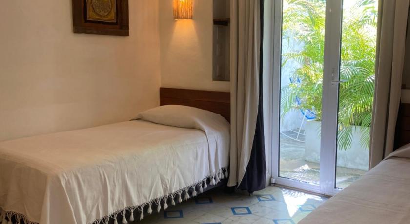 Image of Standard Twin Room 14