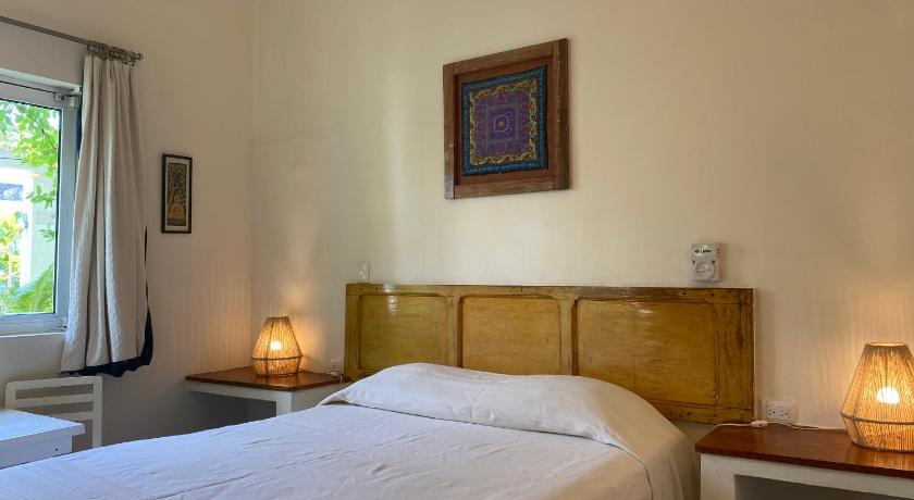 Image of Queen Room with Patio View 8