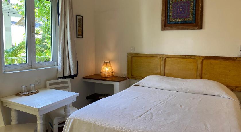 Image of Queen Room with Patio View 4