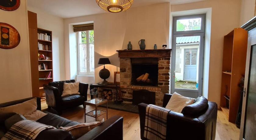Trégnac Charming and comfortable house 4-Star Single Room lobby