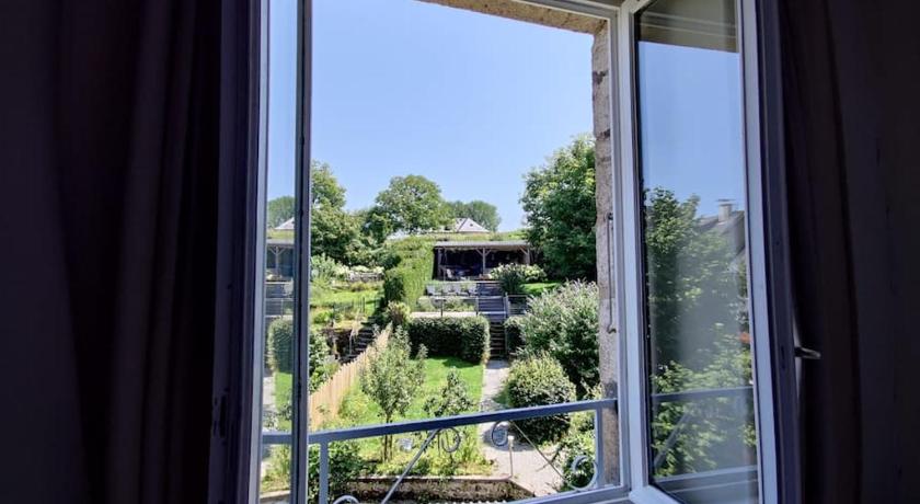 Trégnac Charming and comfortable house 4-Star Single Room restaurant