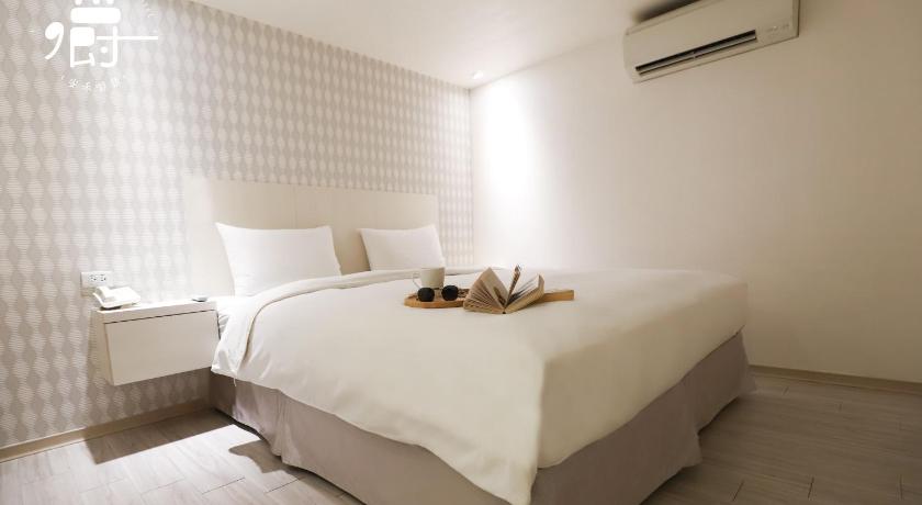 Image of Deluxe Quadruple Room with Bathtub 4