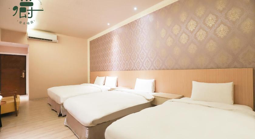 Image of Superior Quadruple Room with Bathtub 3