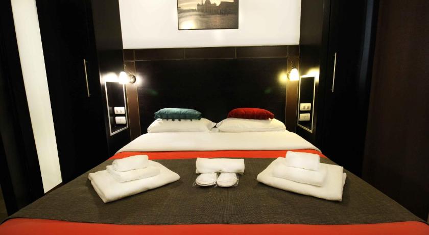 Rome Guest House della Valle Roma 4-Star Hotel room
