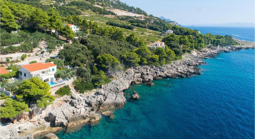 Amazing home in Dingac with 2 Bedrooms — Hotel in Potomje