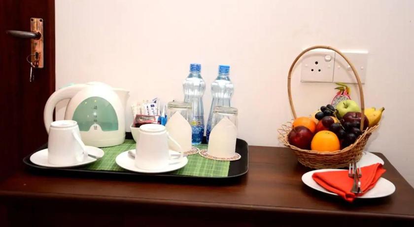 Hotel Achivina Kandy photo