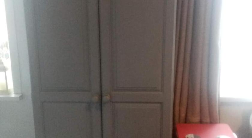 Image of Family Room with Private Bathroom 7