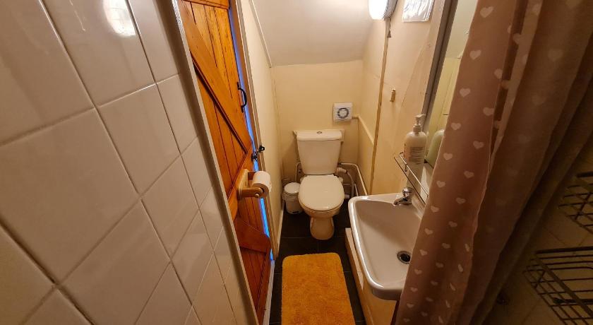 17th-Century One Bed Studio with Parking & Garden! photo
