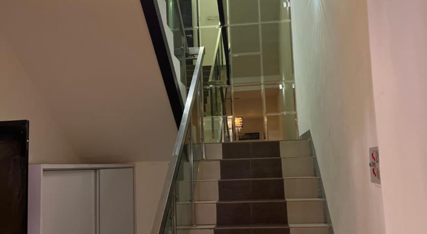Coastline Hotel - image 16