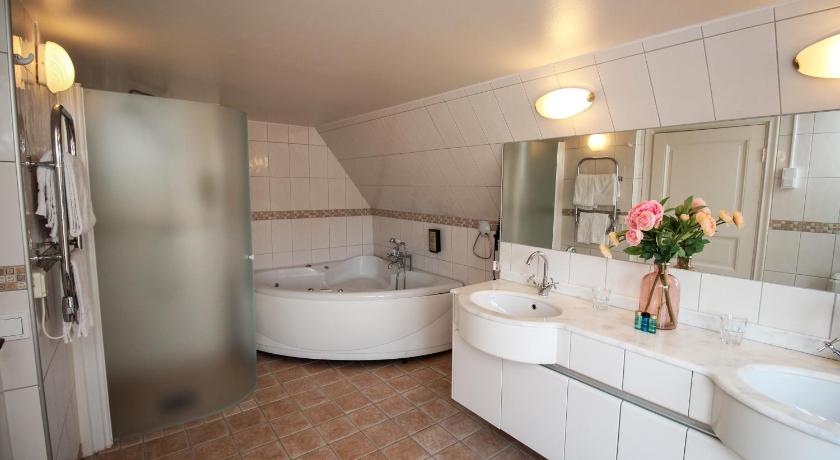 Image of Deluxe Suite 2