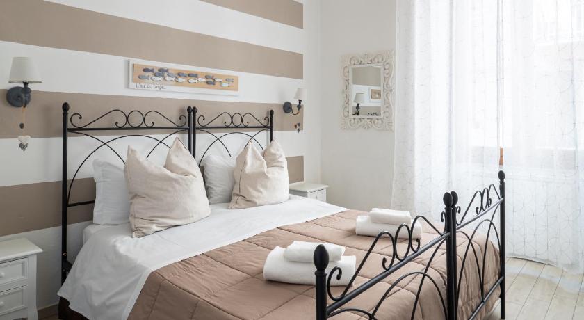 صورة غرفة مزدوجة أو توأم مع حمام خاص (Double or Twin Room with Private Bathroom) 1