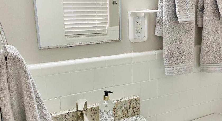 Moonlight Suite King Bd Free Parking Fast Wi-Fi Kitchen Pool photo