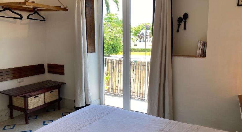 Image of King Room with Park View 11