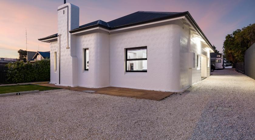 Deco Beach Luxury Apartments photo