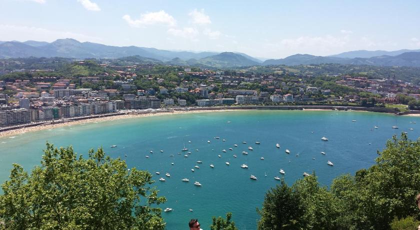 Pension Aries — Hotel in San Sebastian