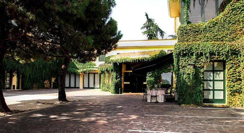 A szálláshely kívülről