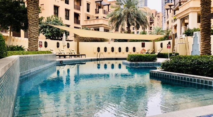 Burj Khalifa view, birds chirping, cozy and stylish