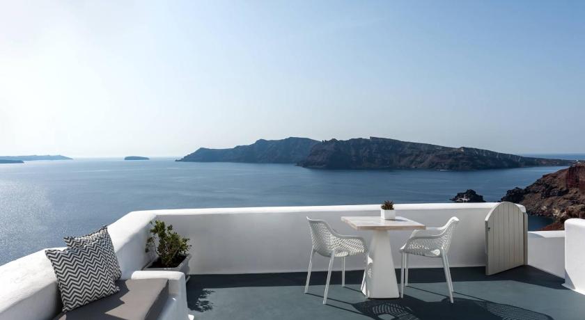 Image of Premium Suite with Outdoor Hot Tub and Caldera View 1