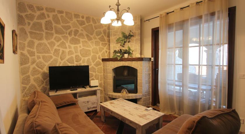 3 BR apartment with swimming pool in Boka Gardens complex — Hotel in Kotor